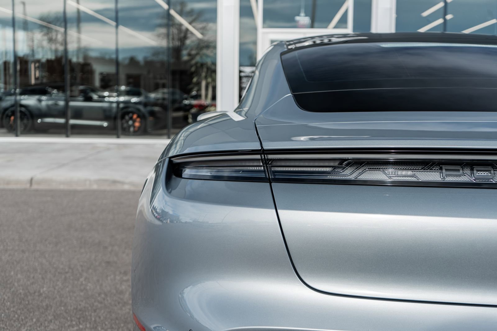 Used 2025 Porsche Taycan image 12