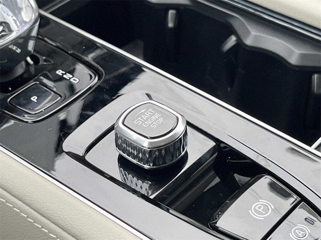 Certified 2026 Volvo XC90 B6 Ultra AWD/4WD image 33