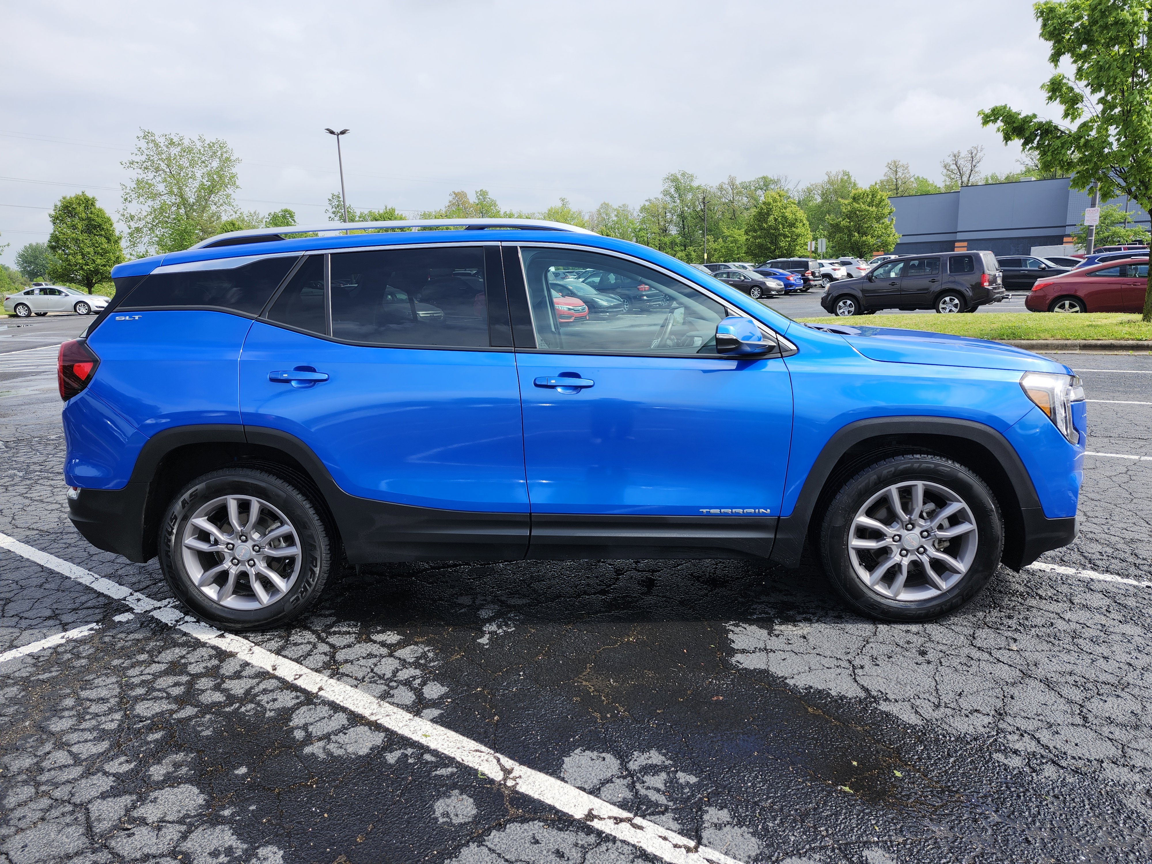 Used 2024 GMC Terrain SLT AWD/4WD image 18