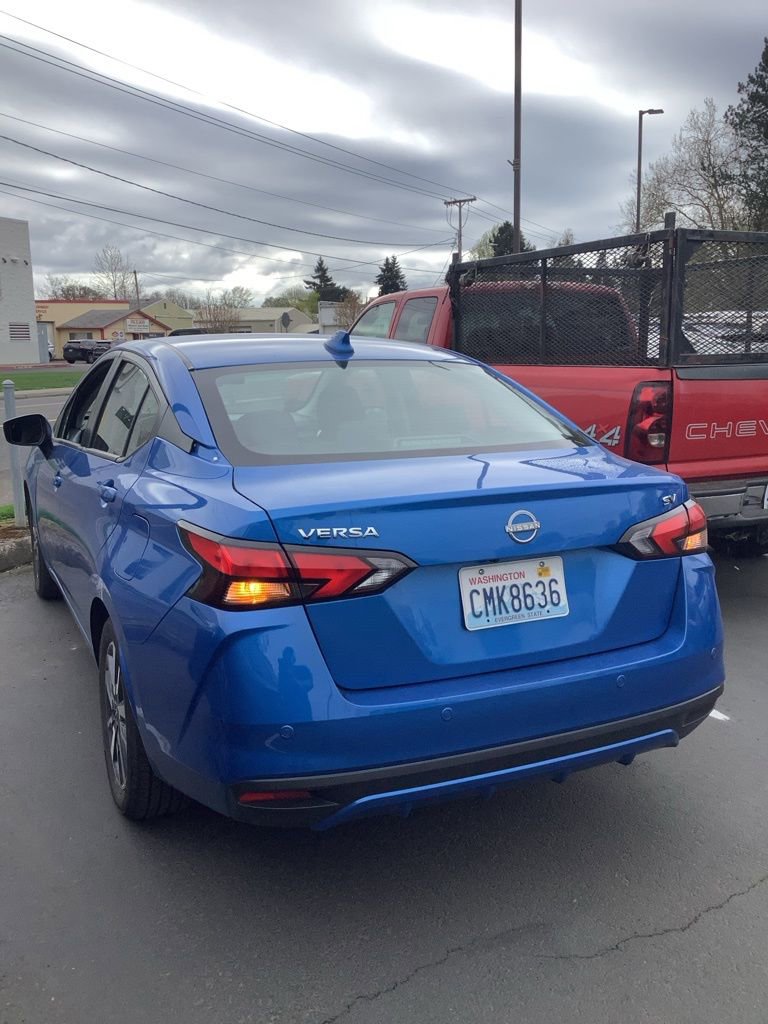 Used 2024 Nissan Versa SV image 3
