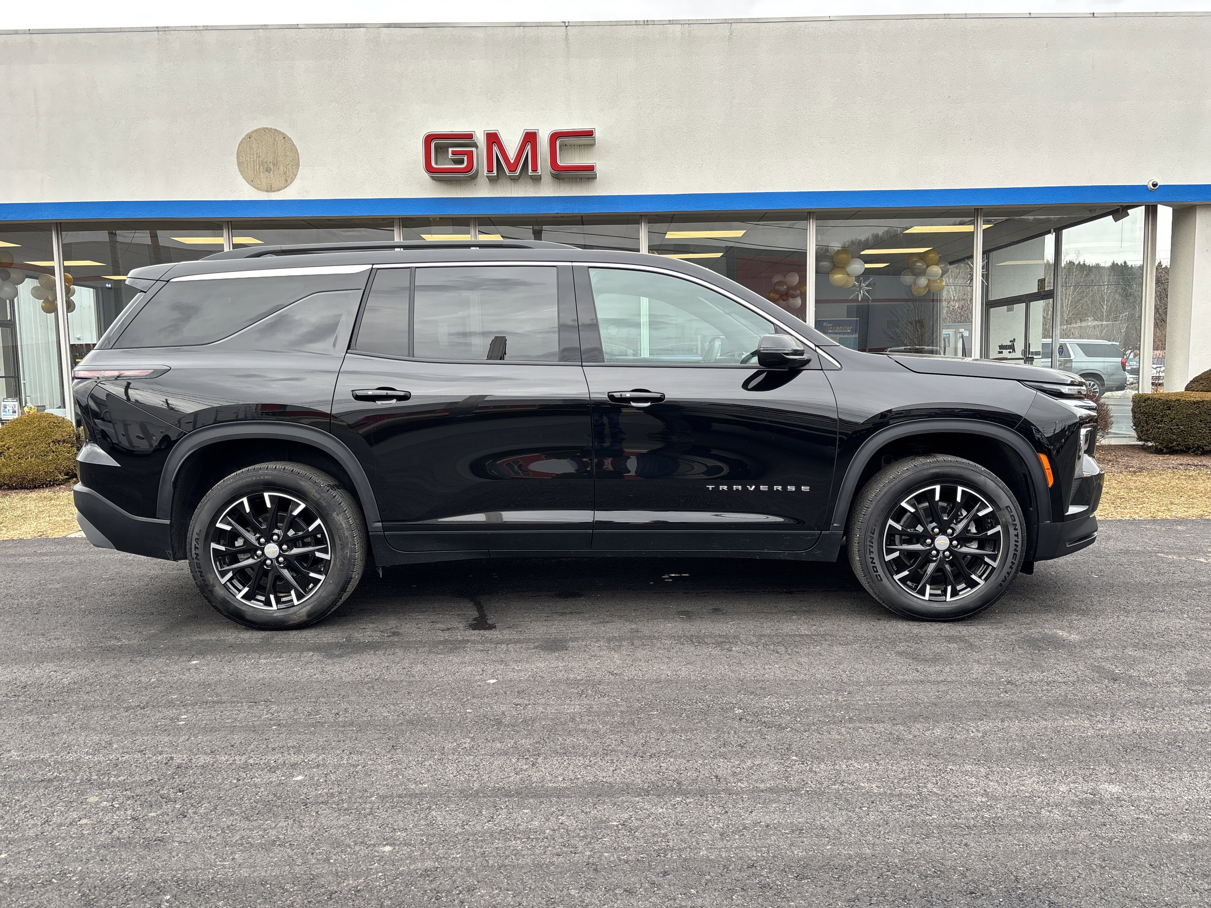 Used 2025 Chevrolet Traverse LT w/ Sun and Wheel Package video 3