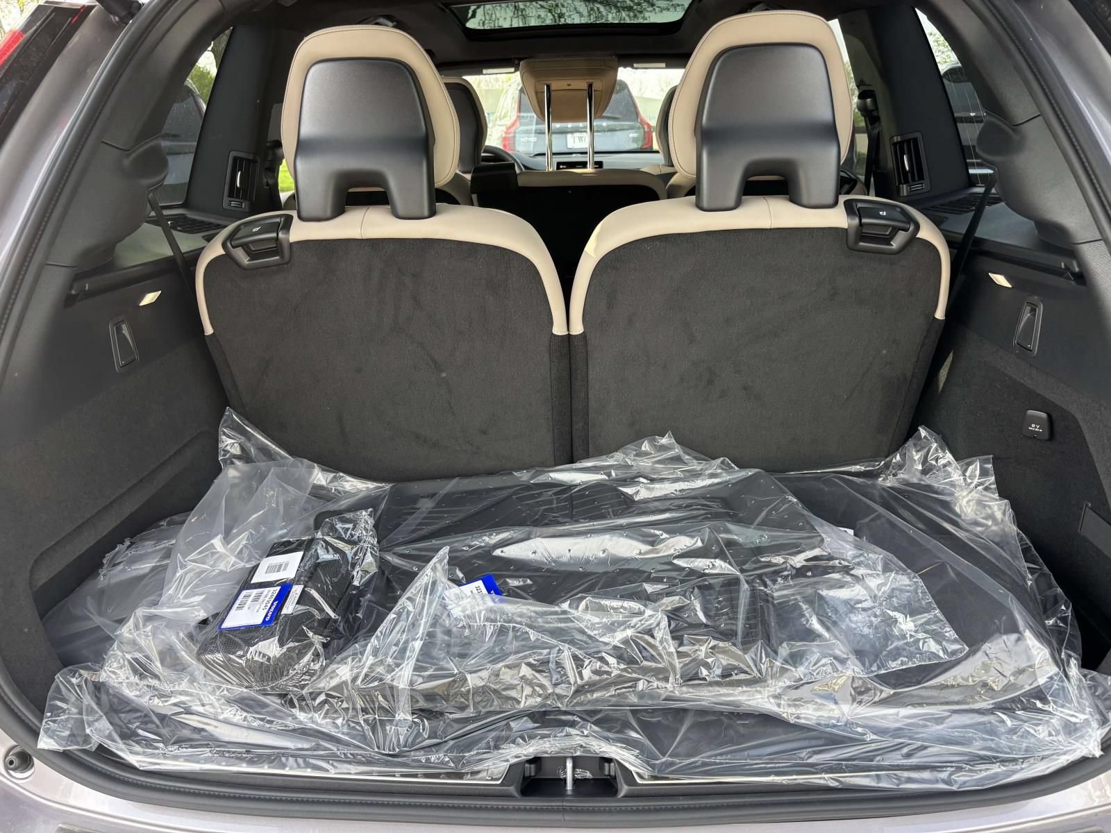 New 2026 Volvo XC90 B6 Plus w/ Protection Package Premier AWD/4WD image 9