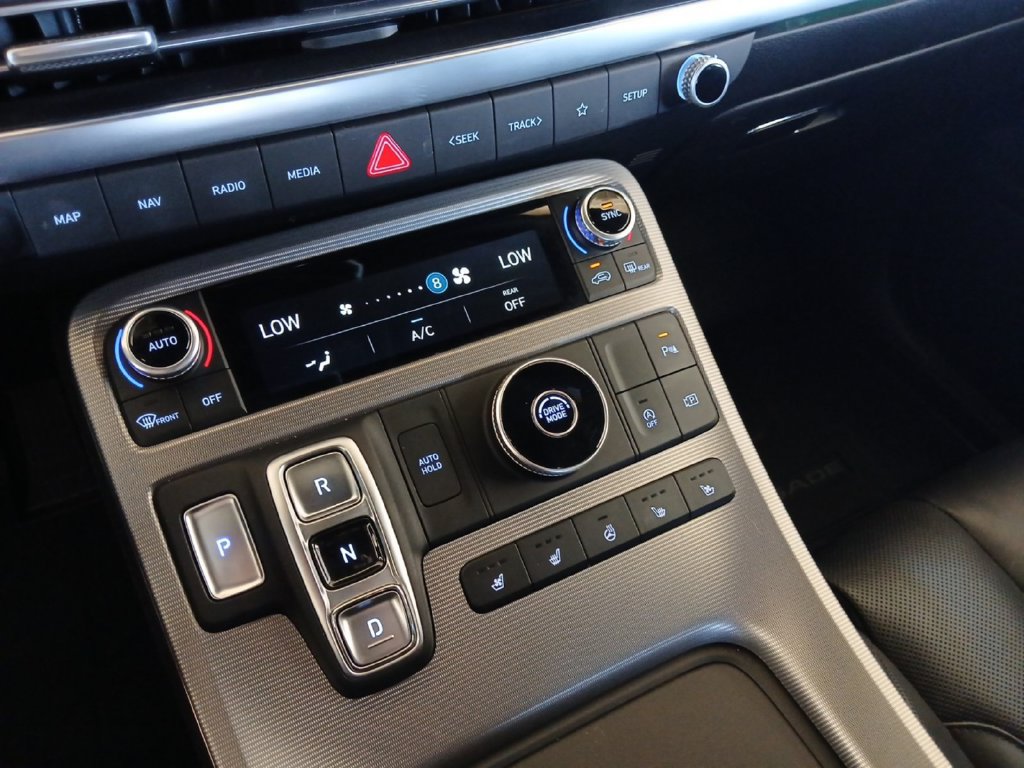 Used 2025 Hyundai Palisade Calligraphy FWD image 18