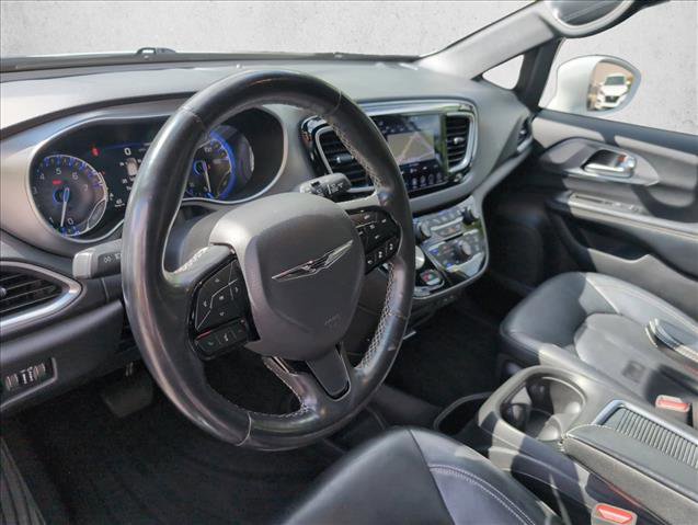Used 2019 Chrysler Pacifica Touring-L Plus w/ Advanced Safetytec Group FWD image 9