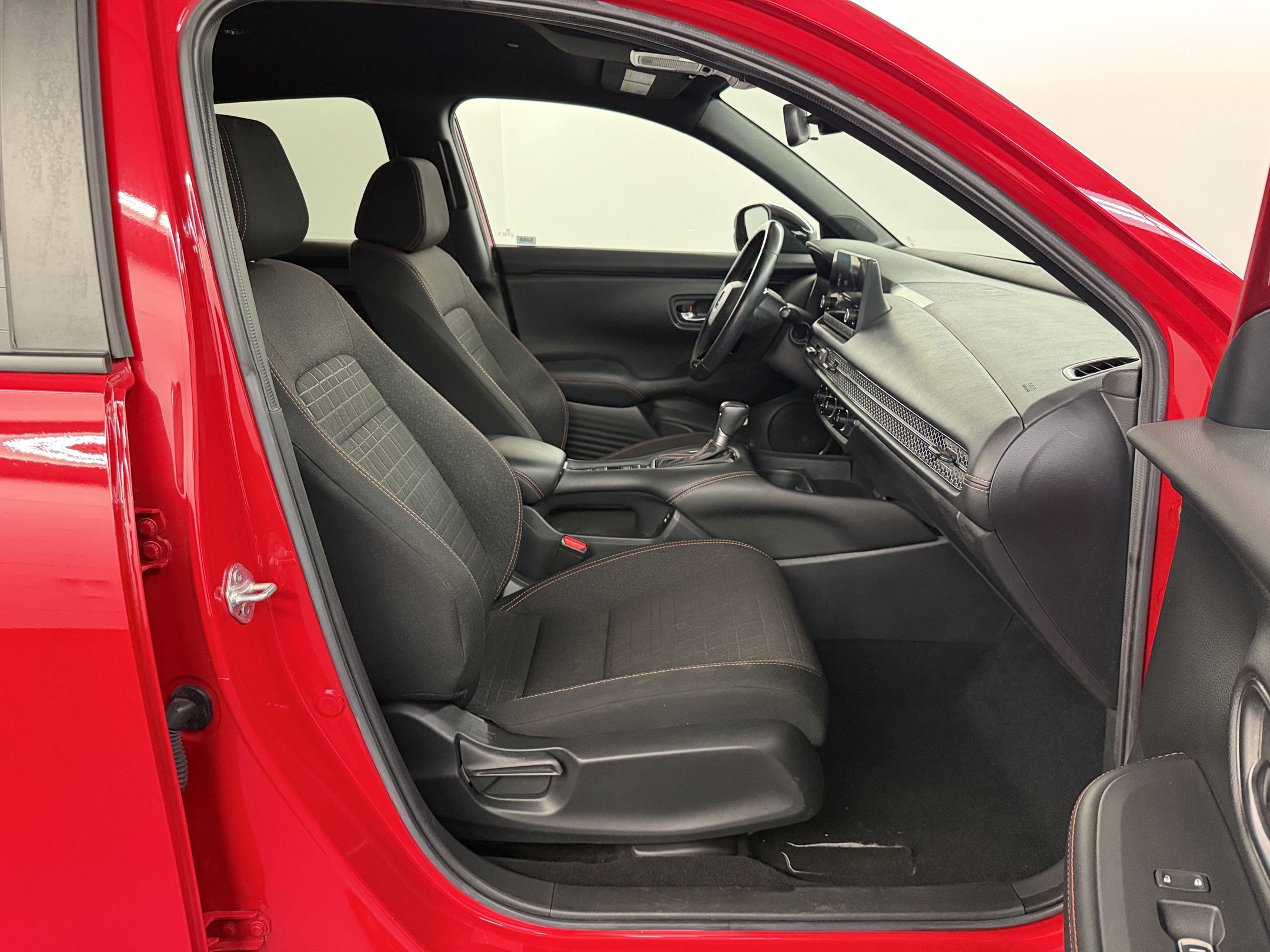 Certified 2025 Honda HR-V Sport image 23
