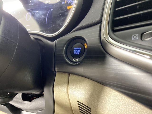 Used 2019 Jeep Grand Cherokee Laredo AWD/4WD image 25