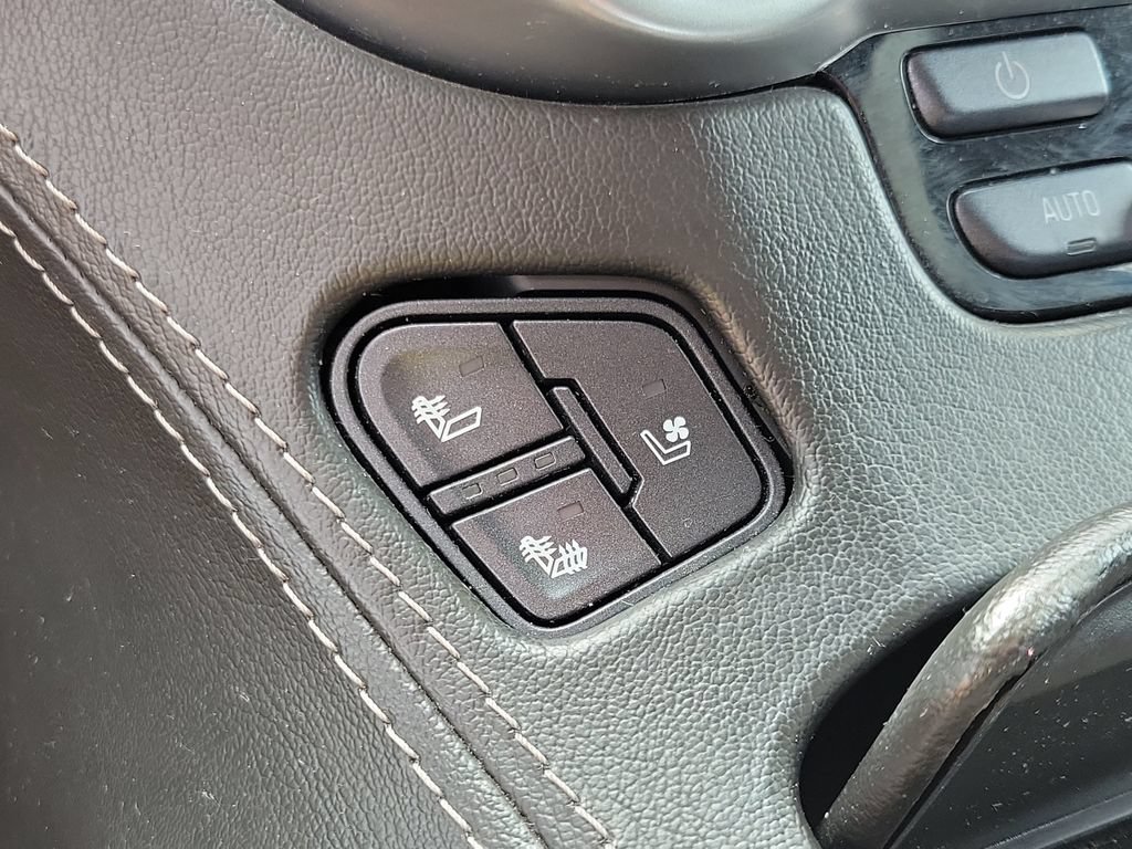 Used 2018 Chevrolet Suburban Premier AWD/4WD image 33