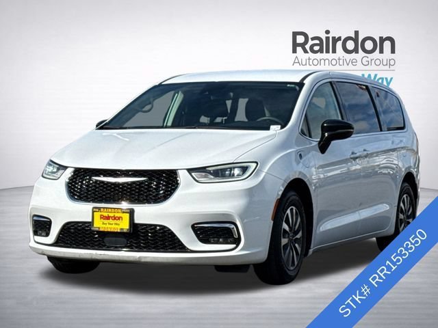 Used 2024 Chrysler Pacifica Limited FWD image 2