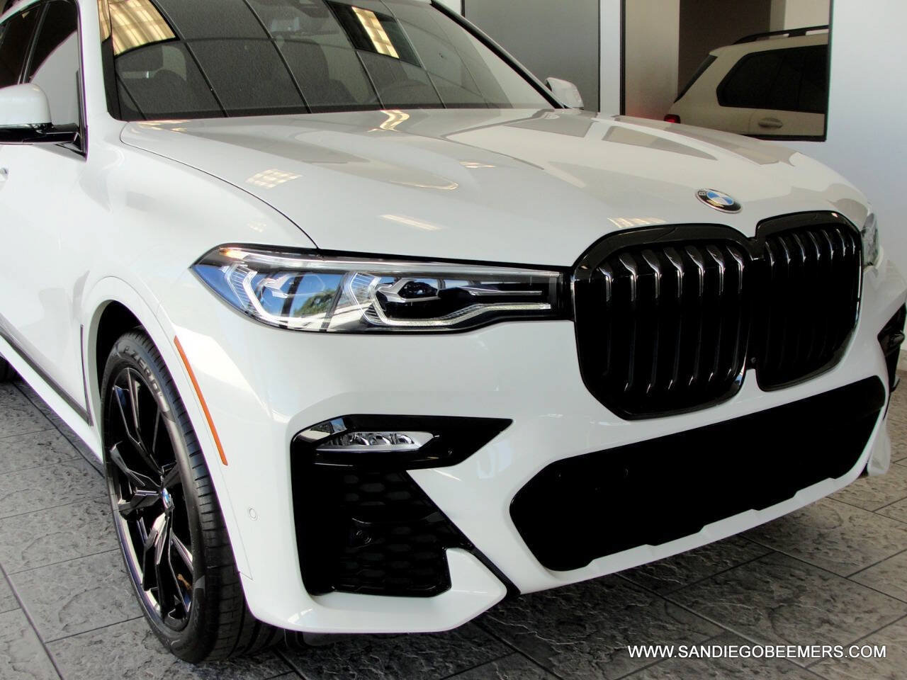 Used 2022 BMW X7 xDrive40i w/ M Sport Package AWD/4WD image 21