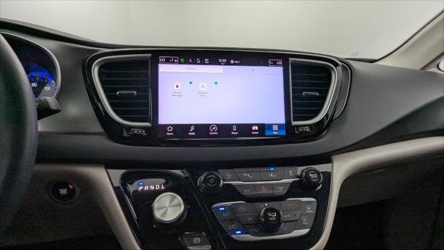 Used 2023 Chrysler Pacifica Touring-L FWD image 28