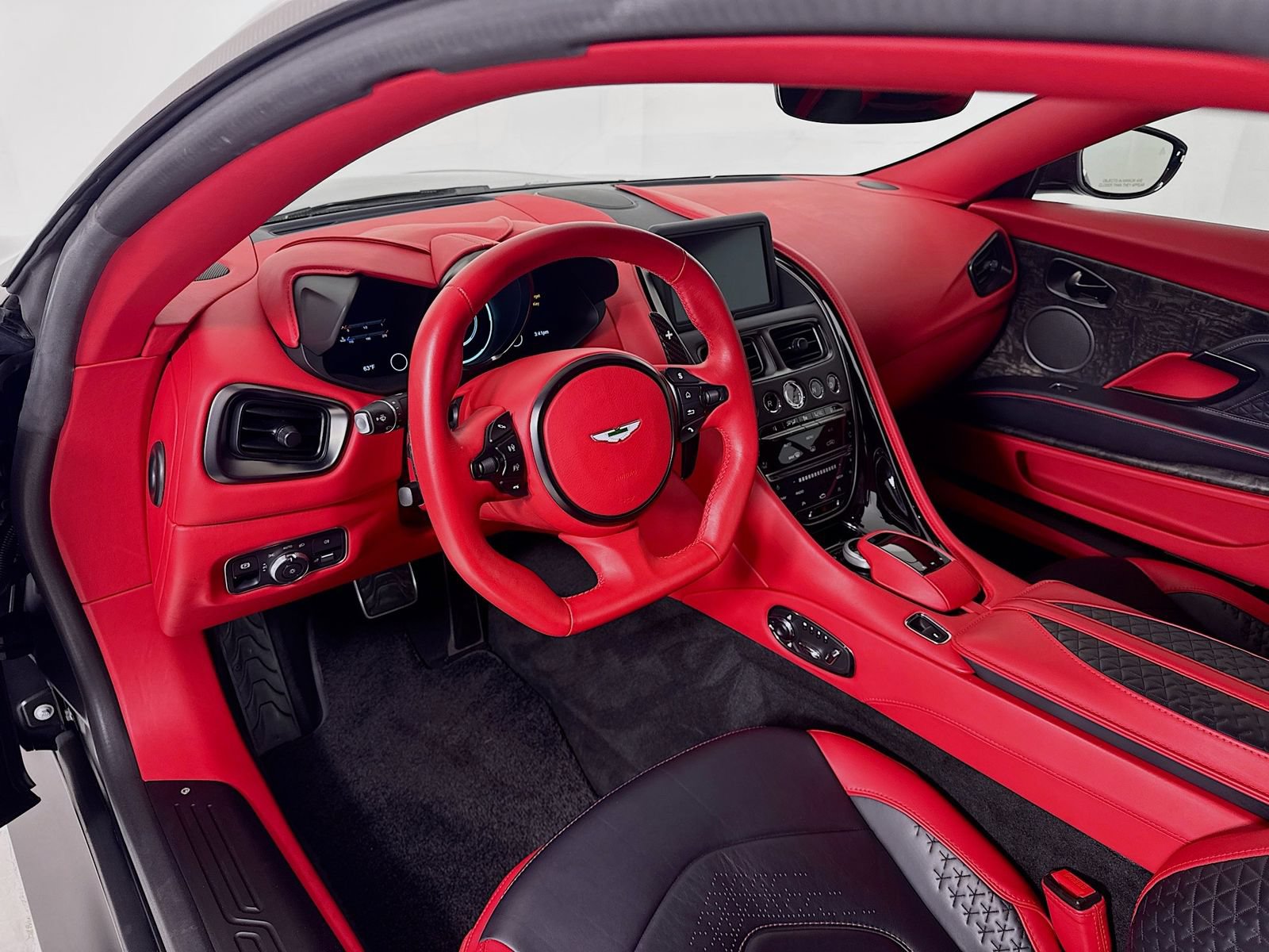 Used 2023 Aston Martin DBS Coupe RWD image 10