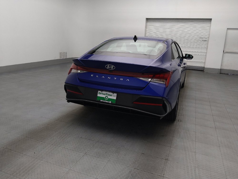 Used 2025 Hyundai Elantra SEL FWD image 7
