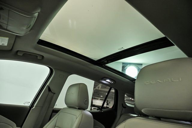 Used 2019 GMC Terrain Denali w/ Advanced Safety Package image 15