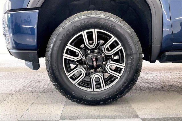 Used 2022 GMC Sierra 2500 AT4 w/ AT4 Preferred Package image 8