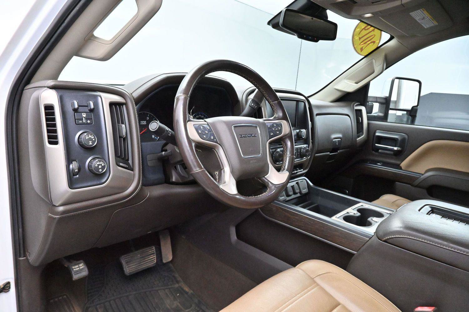 Used 2019 GMC Sierra 2500 Denali w/ Duramax Plus Package AWD/4WD image 15
