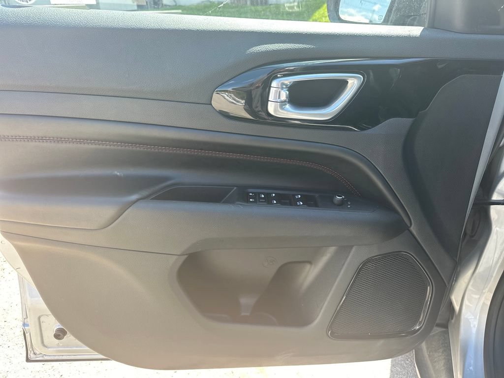 Used 2025 Jeep Compass Trailhawk AWD/4WD image 38