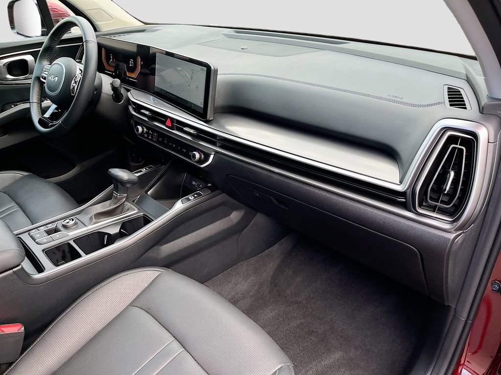 Certified 2025 Kia Sorento S w/ Panoramic Sunroof Package image 30