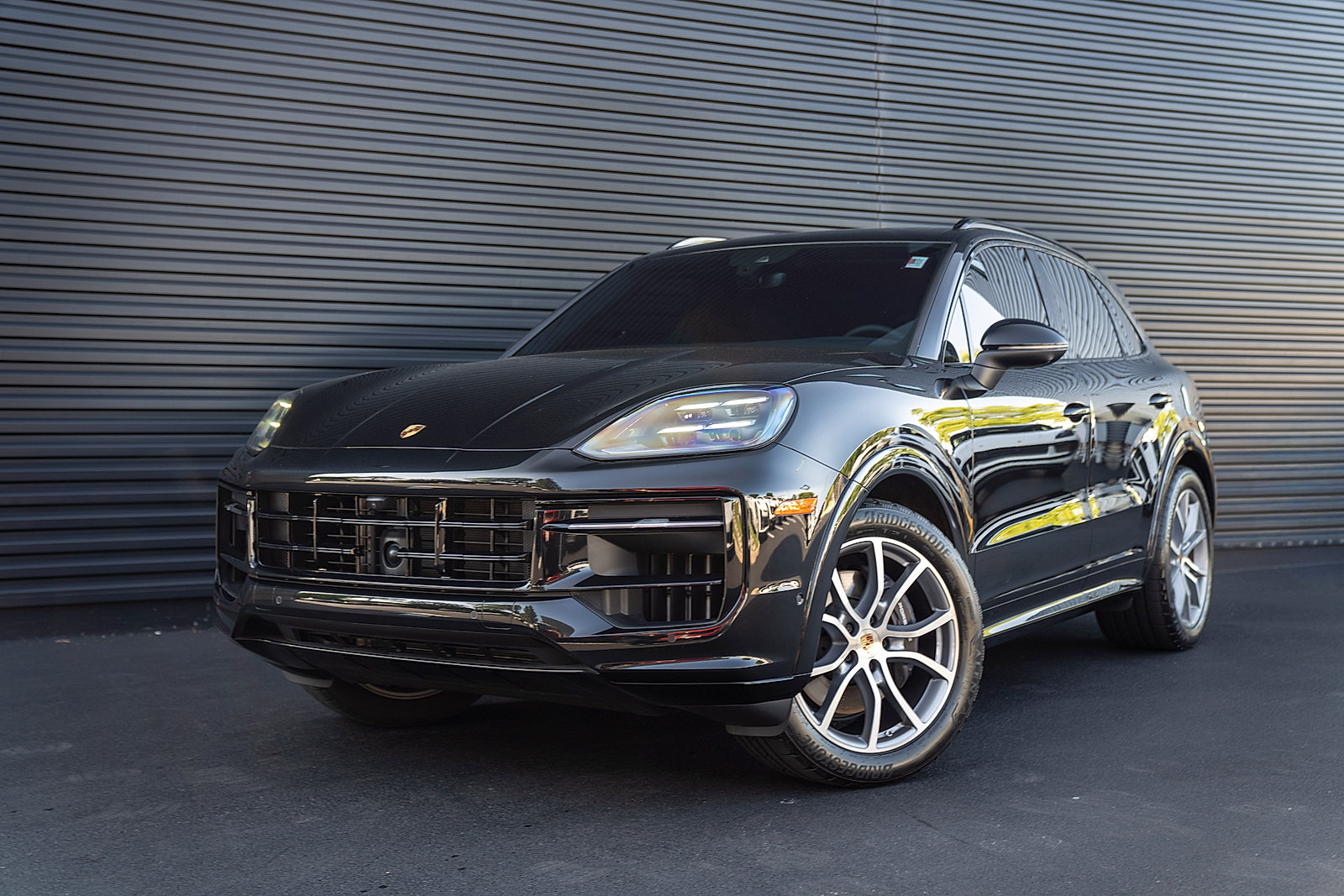 Certified 2025 Porsche Cayenne AWD/4WD image 1