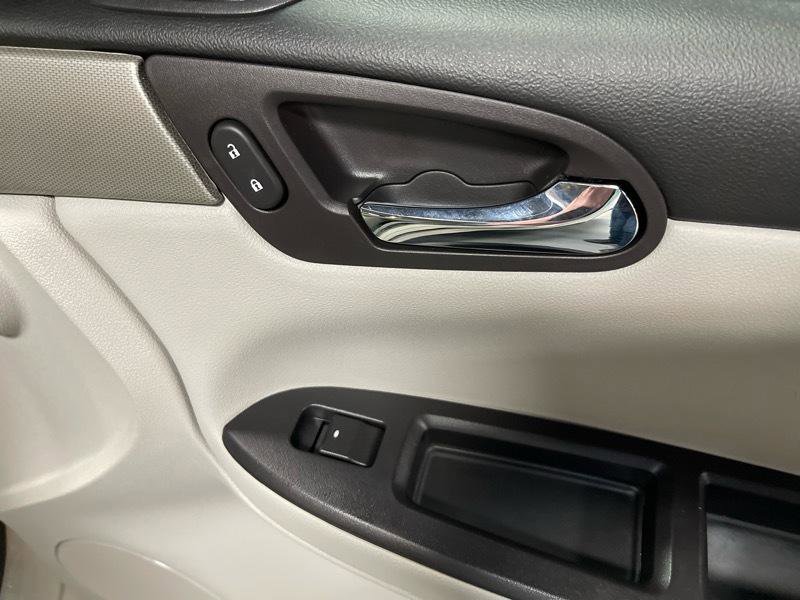 Used 2009 Chevrolet Impala SS w/ Convenience Package FWD image 48