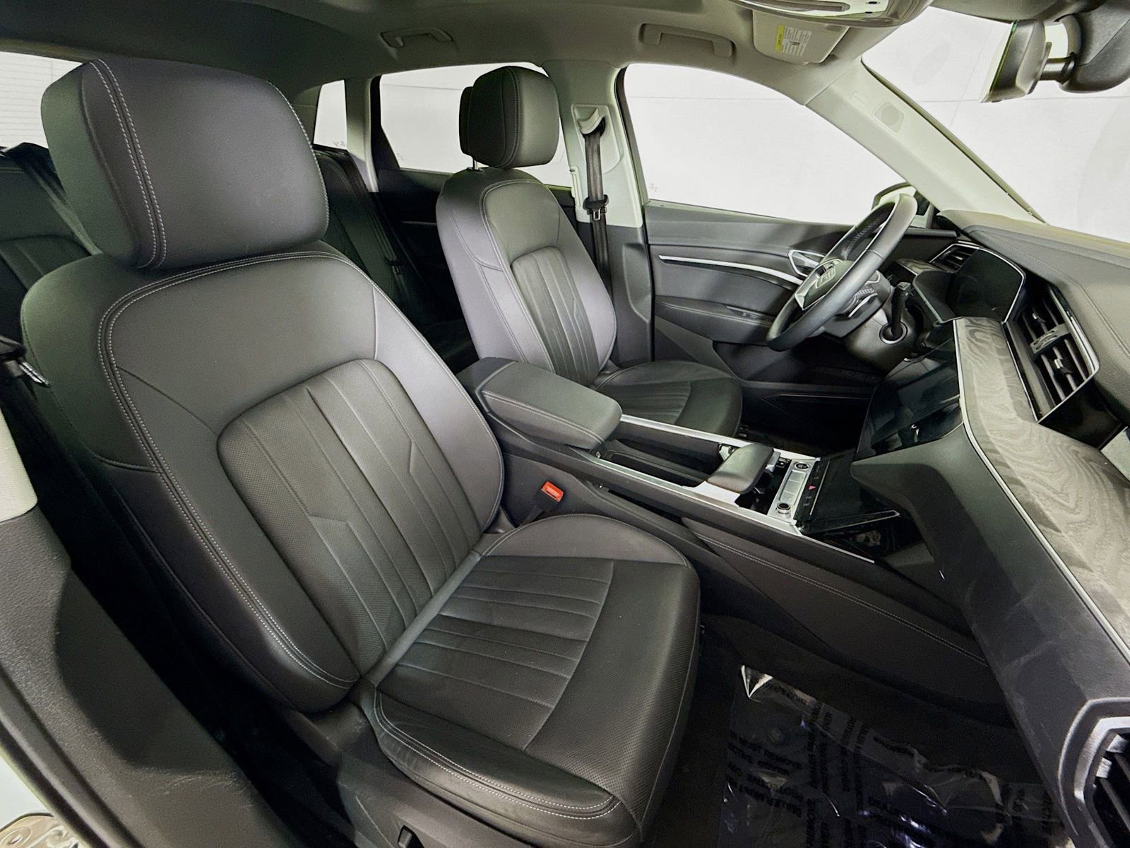 Used 2022 Audi e-tron Premium Plus image 28