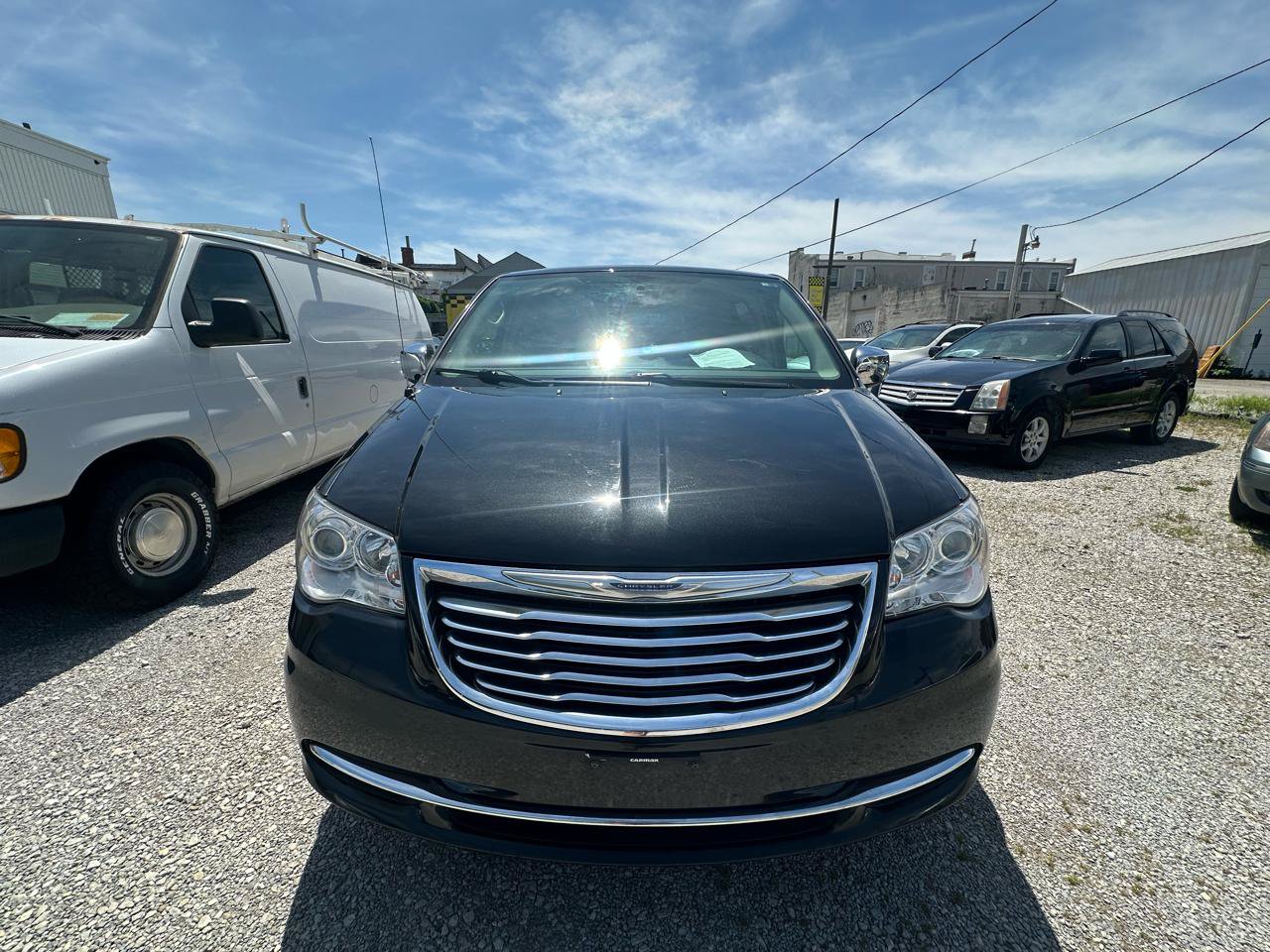 Used 2015 Chrysler Town & Country Limited Platinum FWD image 9