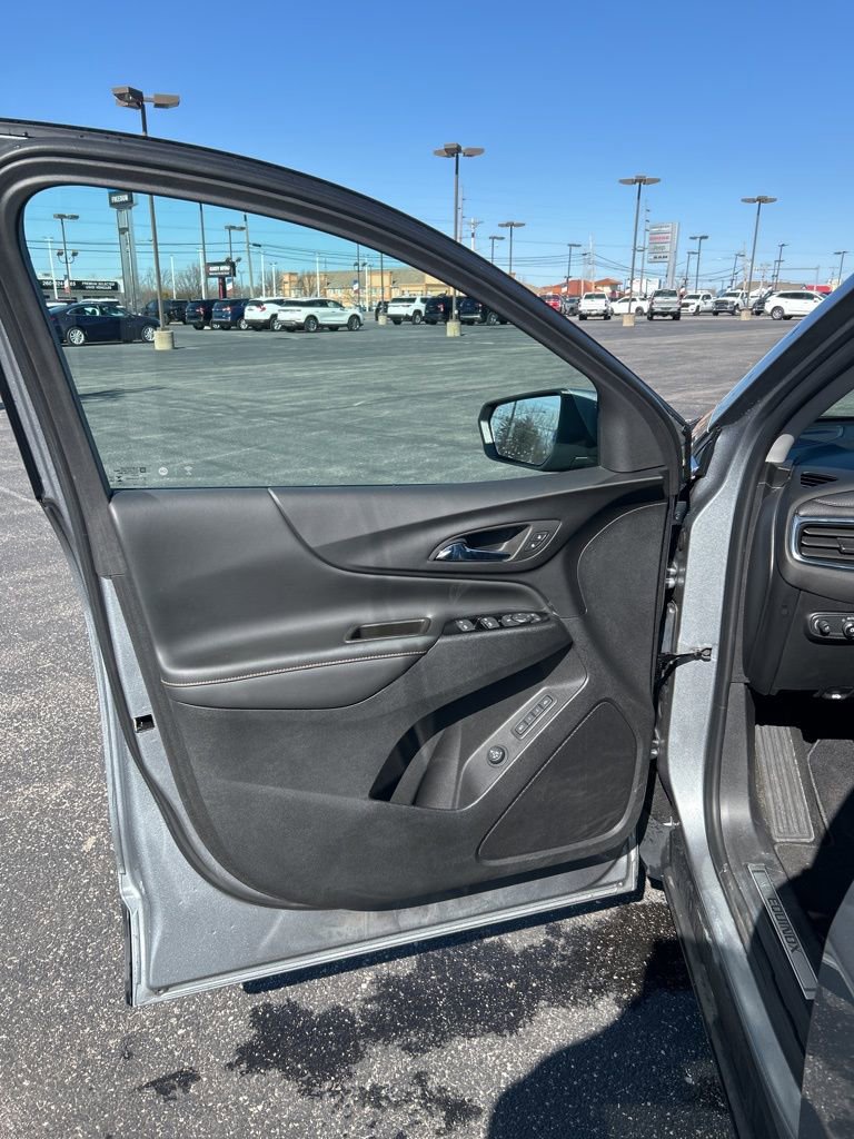 Used 2023 Chevrolet Equinox Premier image 23