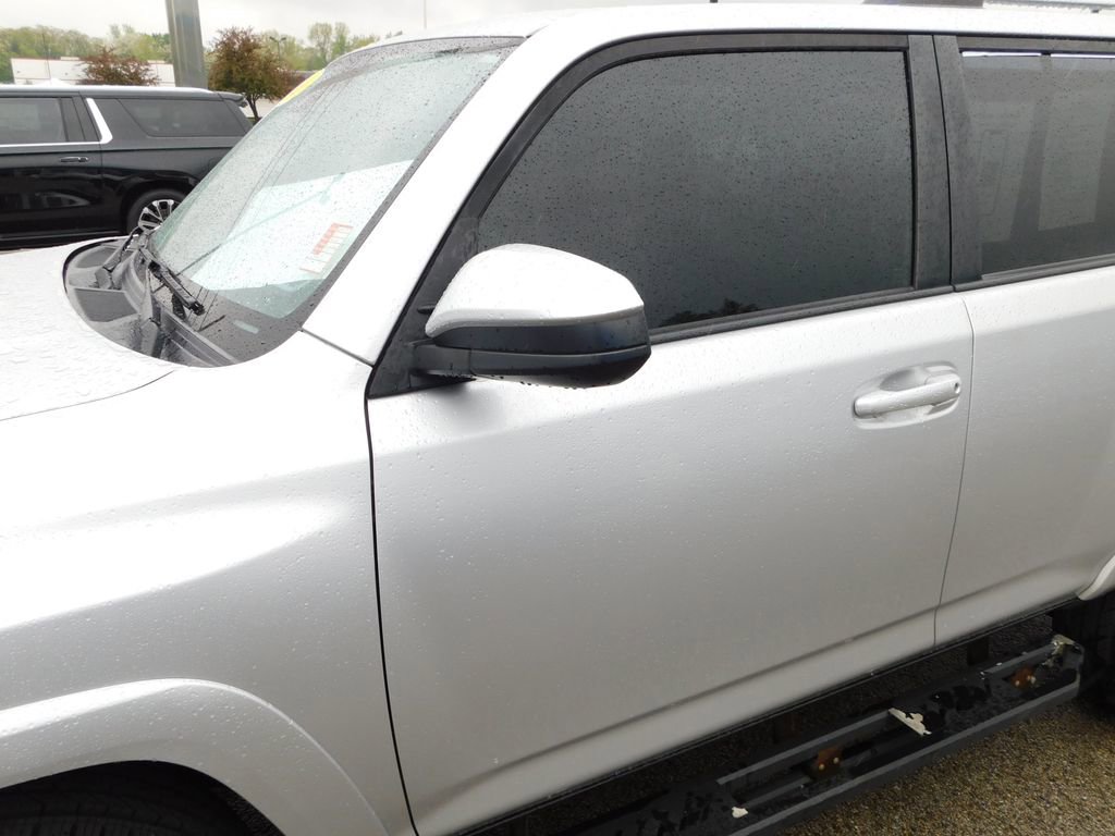 Used 2020 Toyota 4Runner SR5 AWD/4WD image 11