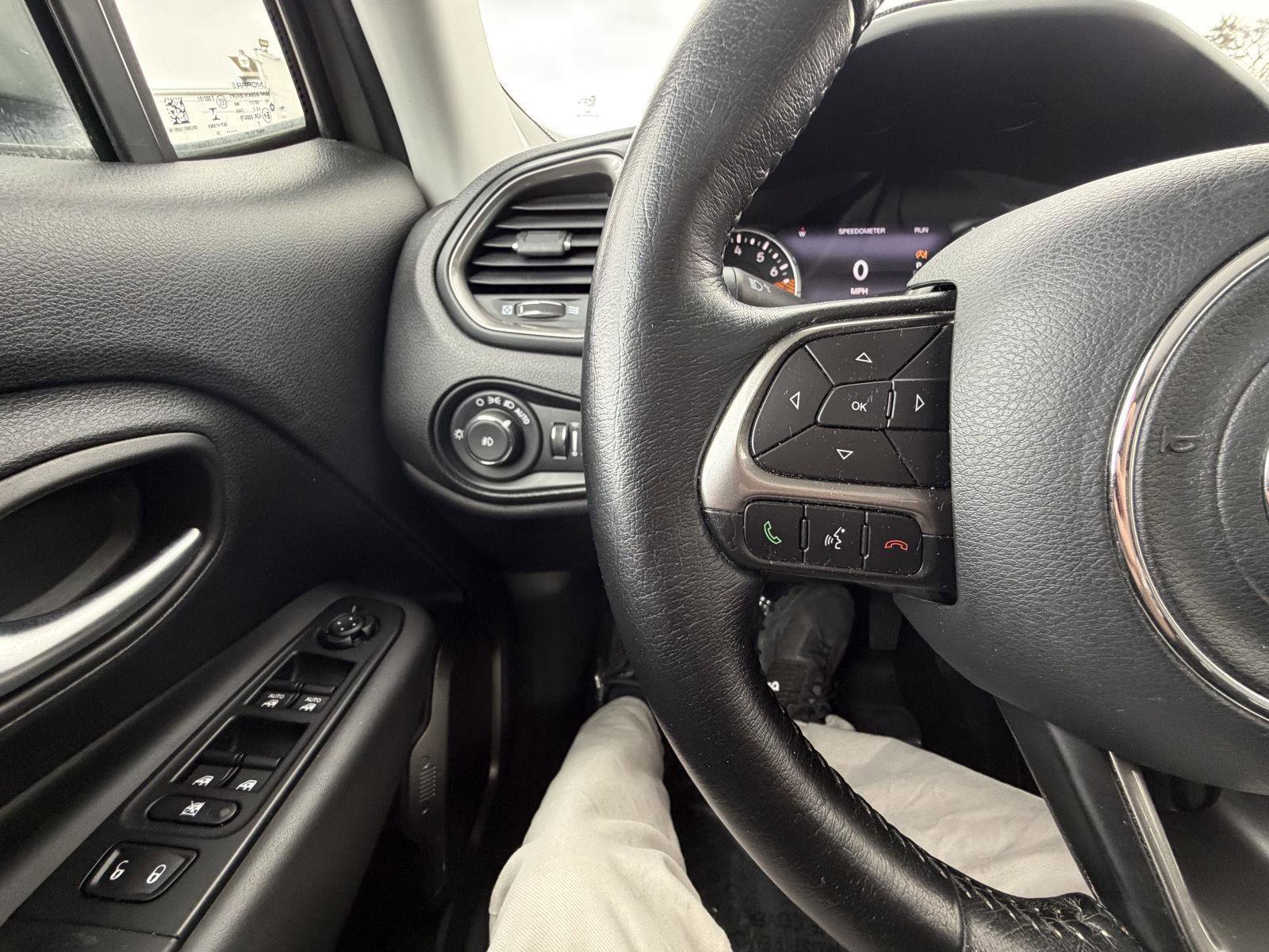 Used 2020 Jeep Renegade Limited image 12