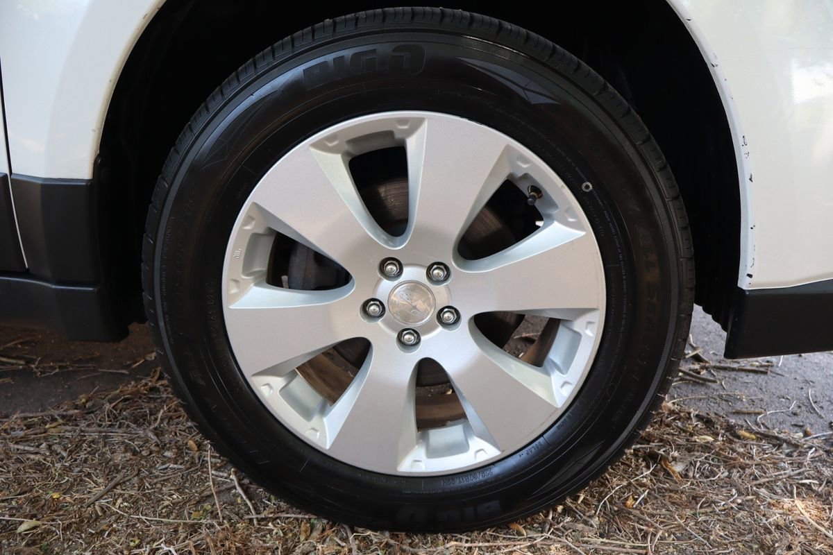 Used 2012 Subaru Outback 2.5i Premium w/ All-Weather Pkg AWD/4WD image 43