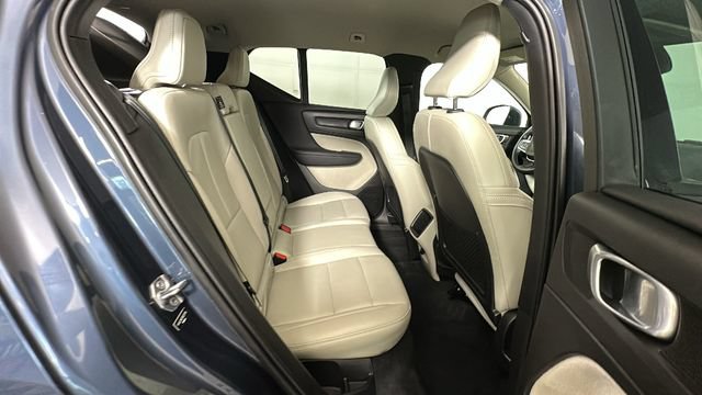 Used 2021 Volvo XC40 T4 Momentum FWD image 29