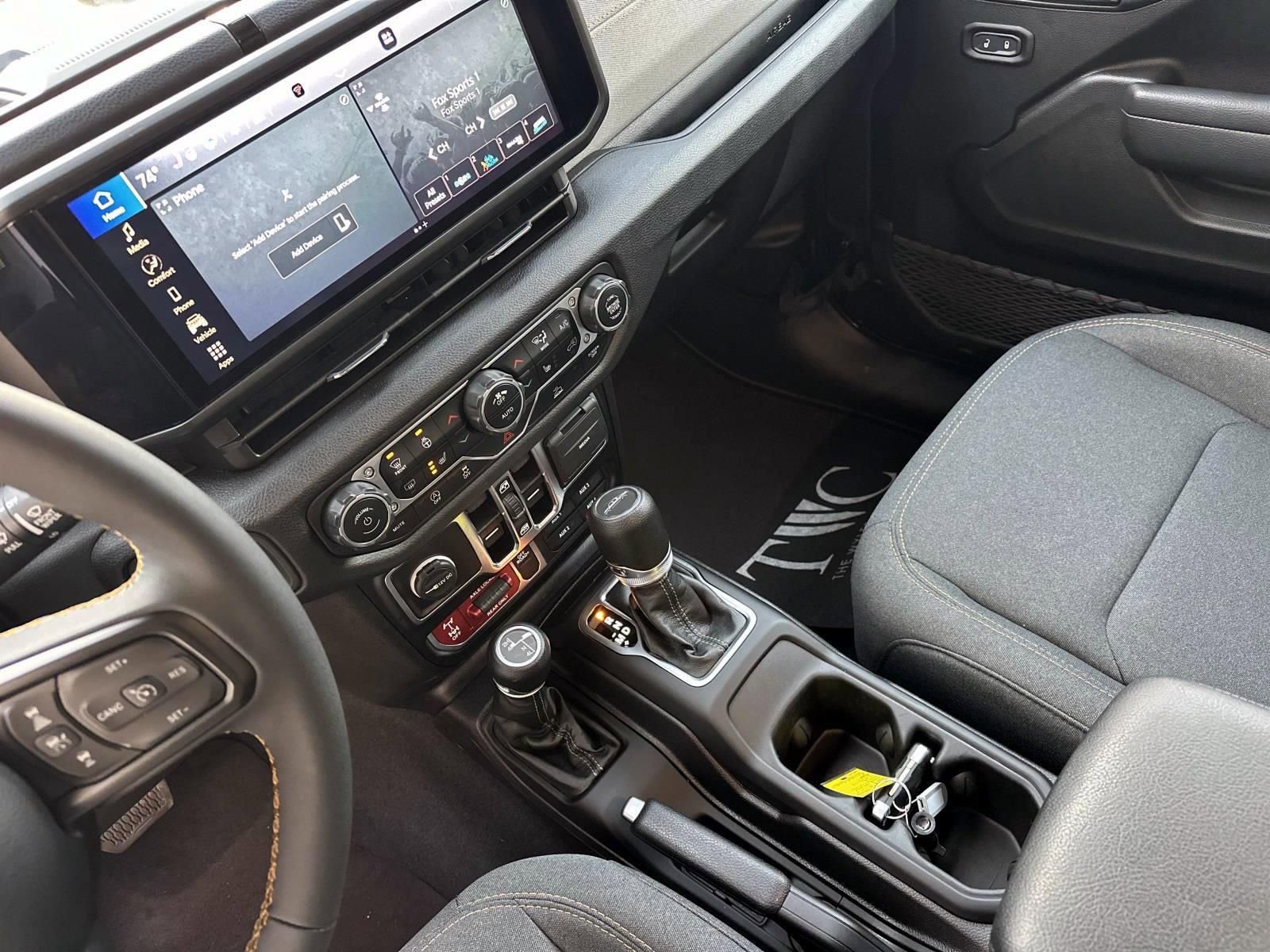 Used 2024 Jeep Gladiator Sport image 25