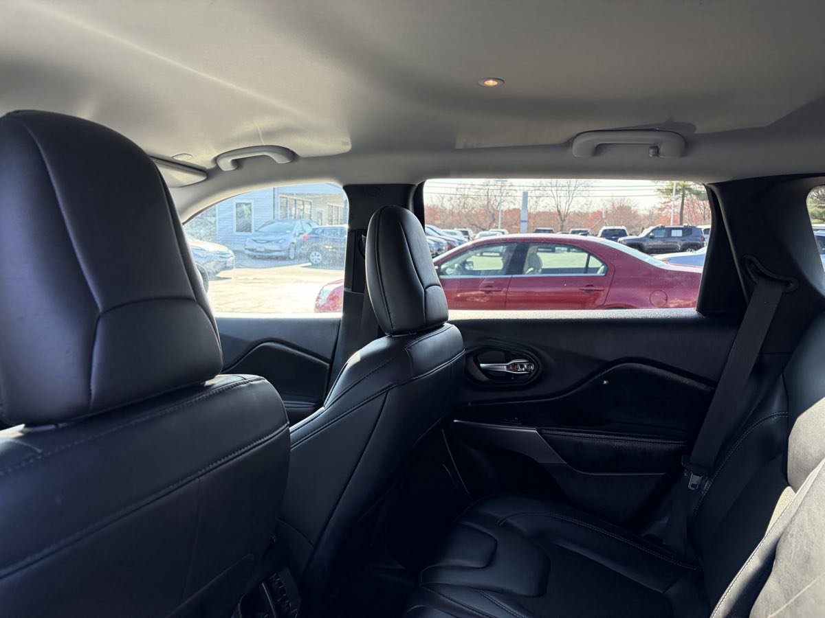 Used 2020 Jeep Cherokee Latitude Plus w/ Cold Weather Group AWD/4WD image 21
