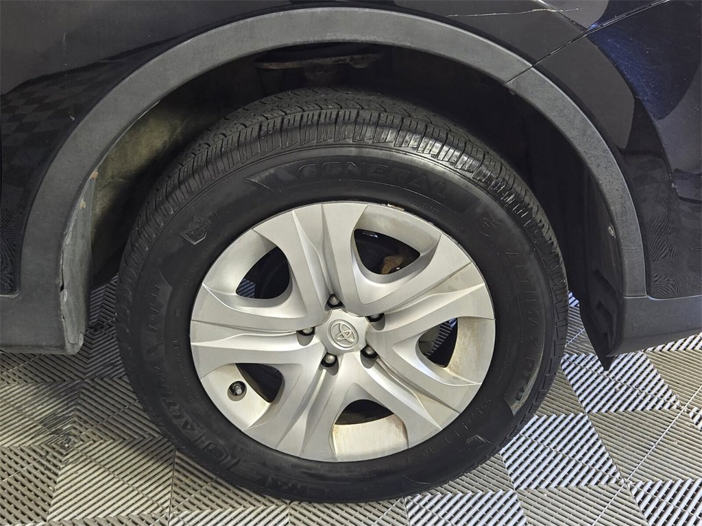 Used 2013 Toyota RAV4 LE image 18