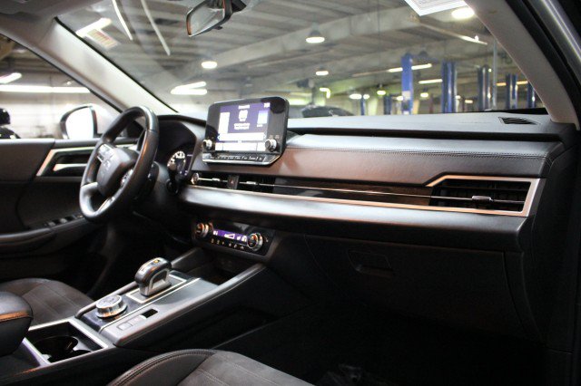 Used 2023 Mitsubishi Outlander SE FWD image 21