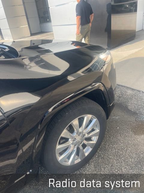 Used 2018 Jeep Cherokee Overland AWD/4WD image 9