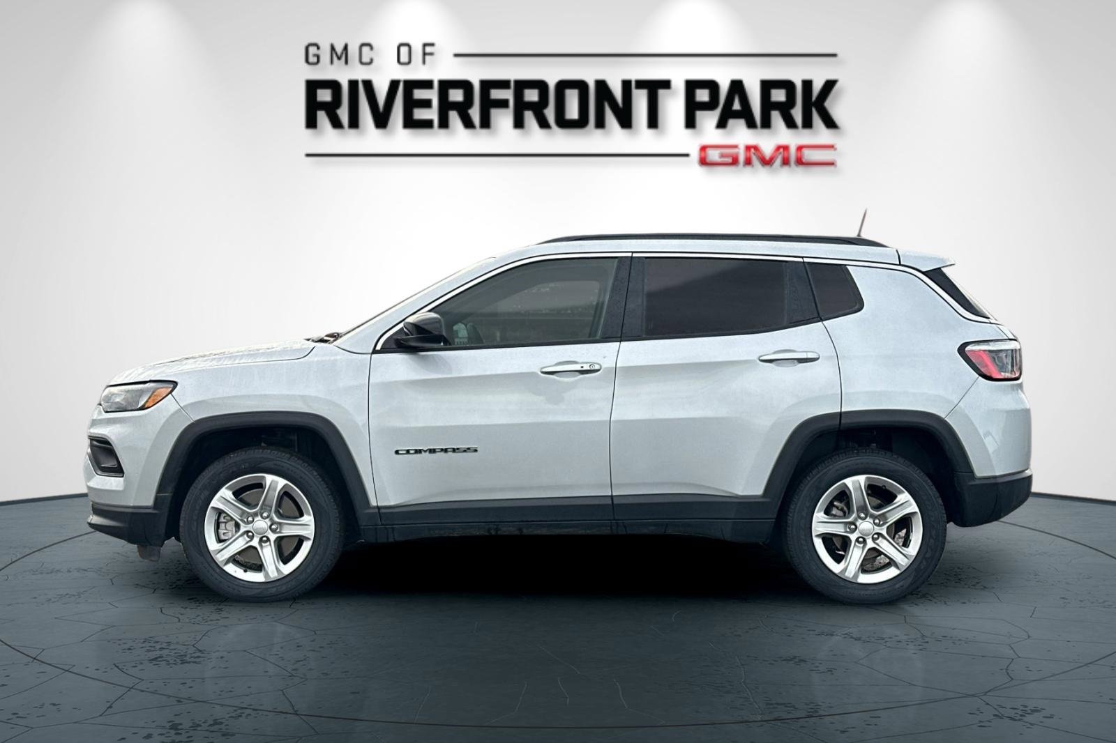Used 2024 Jeep Compass Latitude image 6