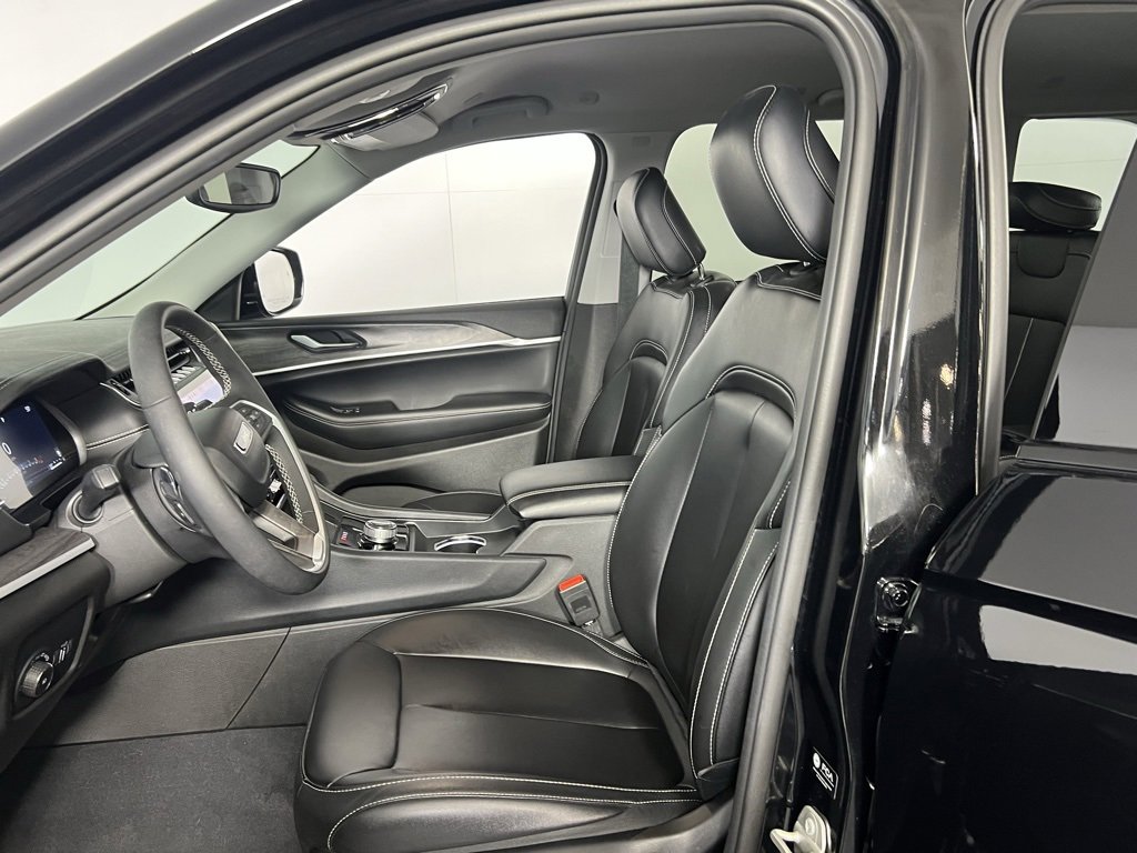 Used 2023 Jeep Grand Cherokee Limited image 21