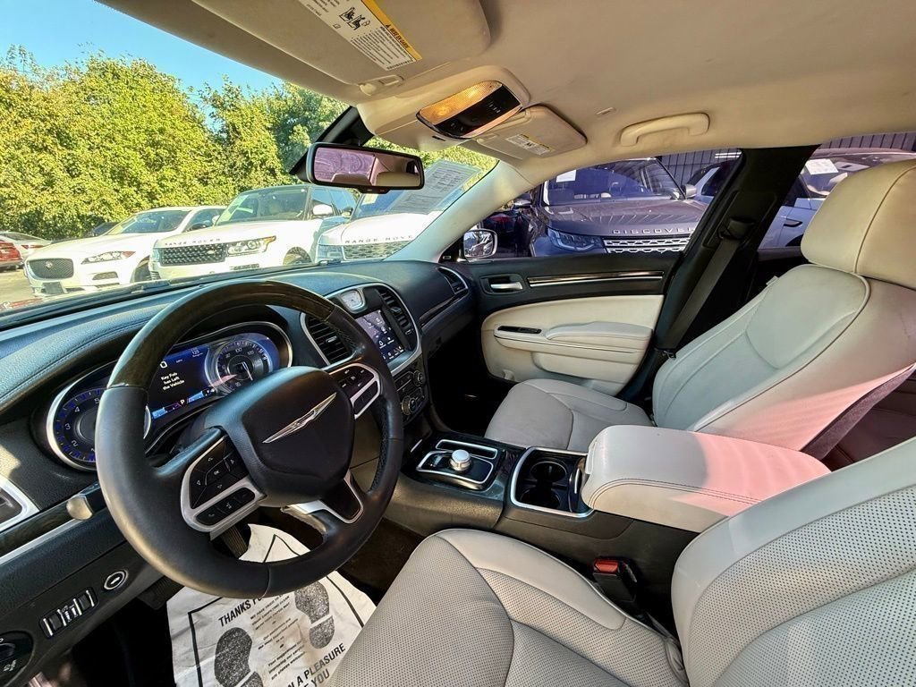 Used 2018 Chrysler 300 Limited image 14