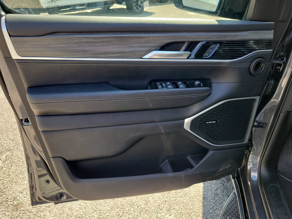 Used 2024 Jeep Wagoneer Series II RWD image 19