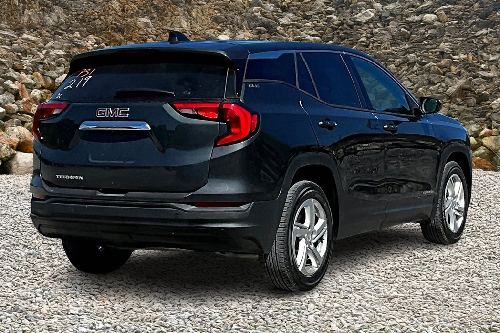 Used 2018 GMC Terrain SLE image 2