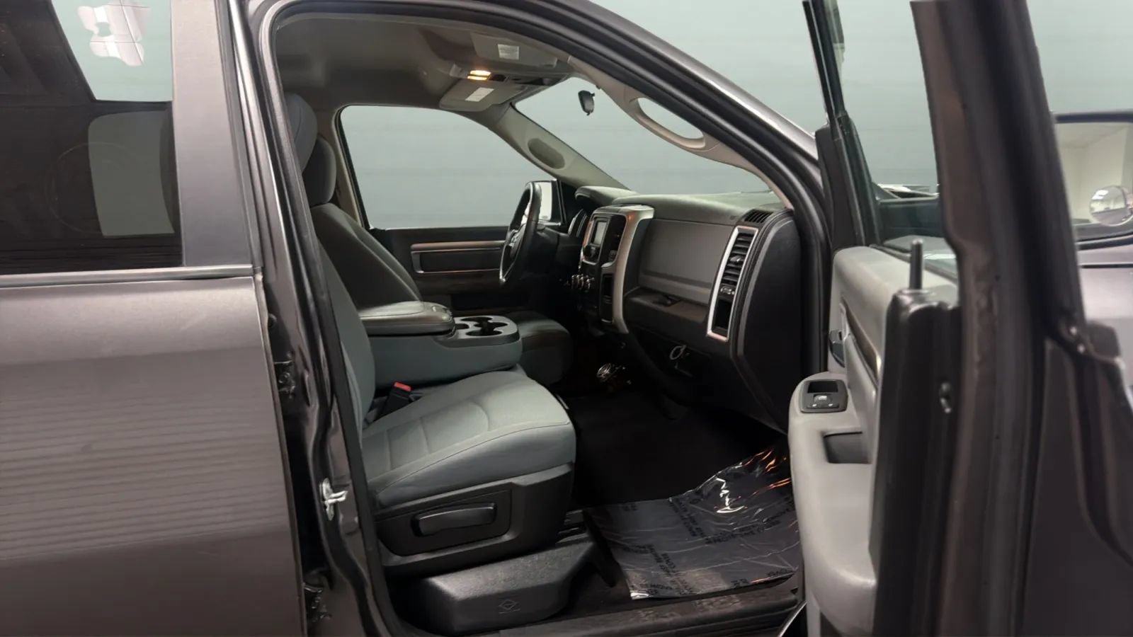 Used 2020 RAM 1500 Classic SLT RWD image 21