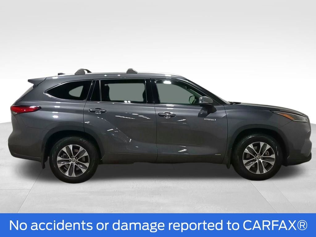 Used 2021 Toyota Highlander XLE image 2