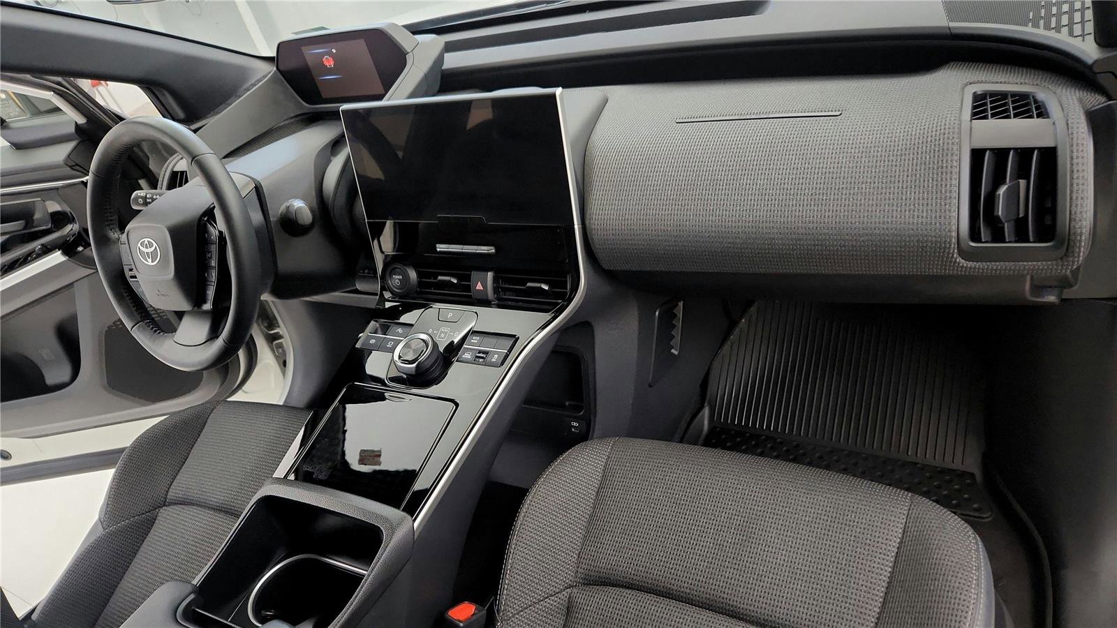 Used 2023 Toyota bZ4X XLE w/ Weather Package image 16