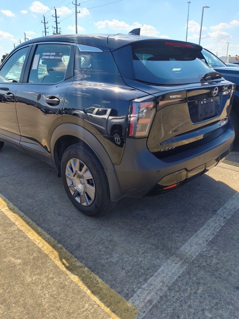 Used 2025 Nissan Kicks S FWD image 4