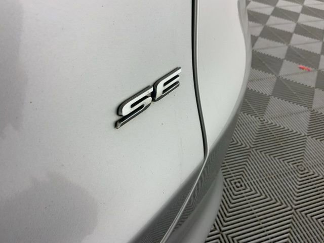 Used 2017 Ford Fusion SE w/ Fusion SE Technology Package image 16