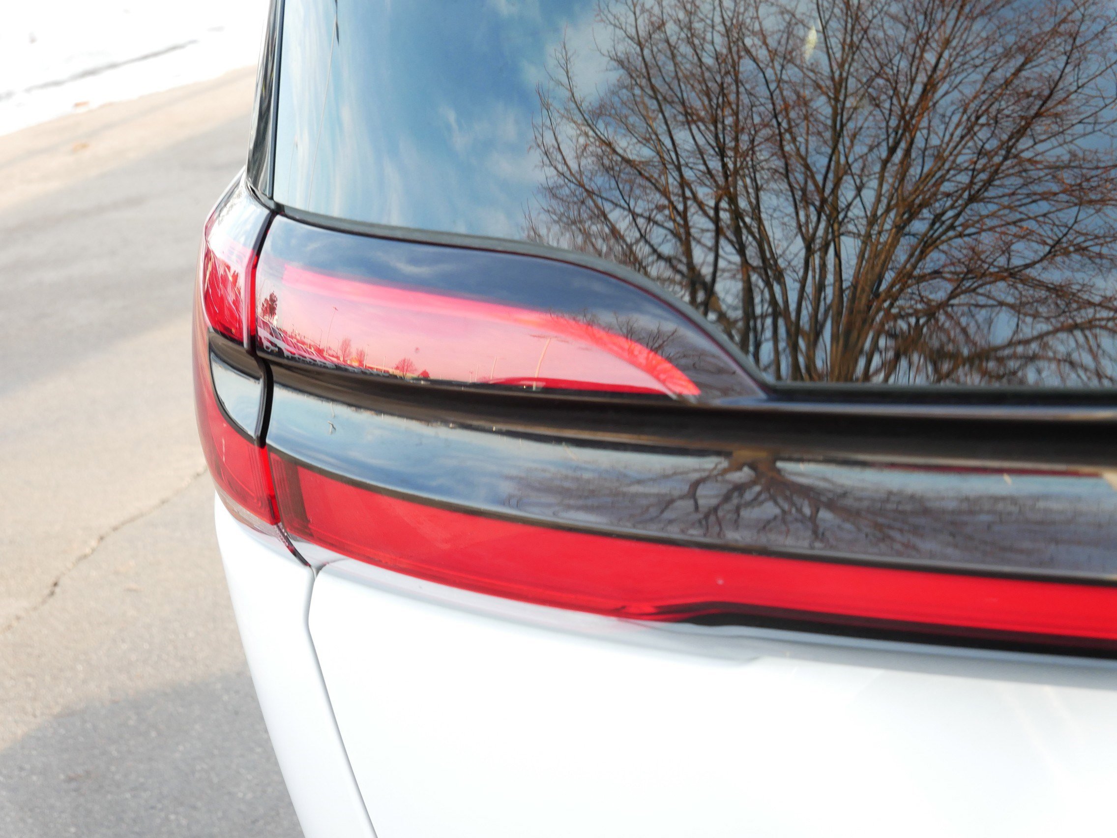 Used 2024 Chrysler Pacifica Touring-L w/ Road Tripper Package image 17