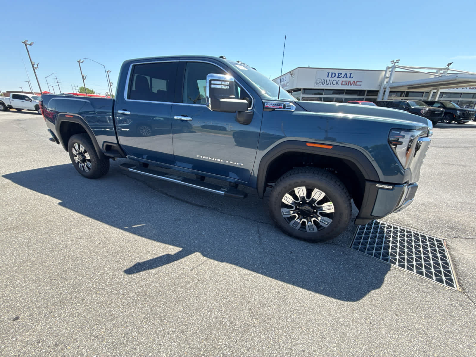 New 2026 GMC Sierra 3500 Denali w/ Denali Reserve Package AWD/4WD image 16