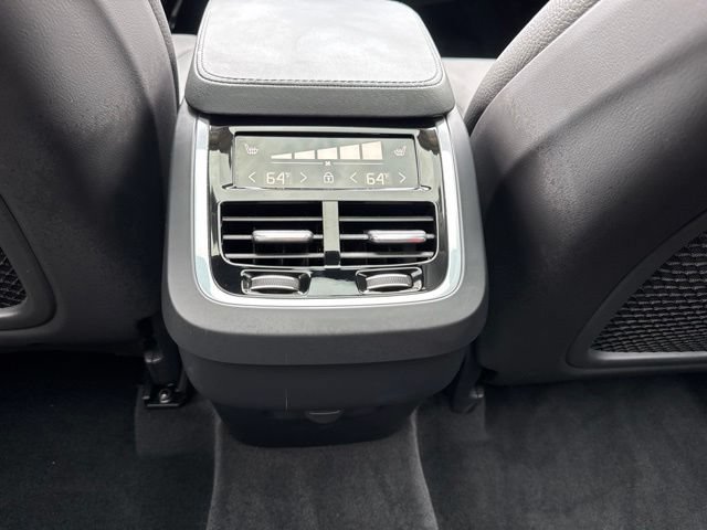 Certified 2025 Volvo XC90 B6 Plus w/ Protection Package Premier AWD/4WD image 17