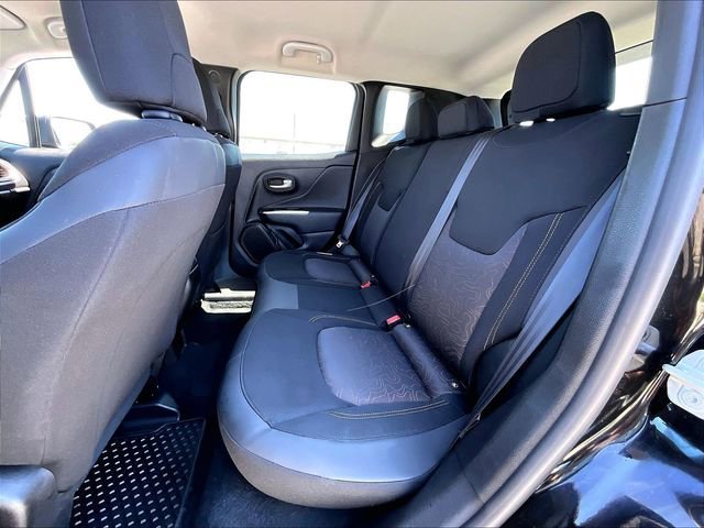 Used 2023 Jeep Renegade Latitude AWD/4WD image 15