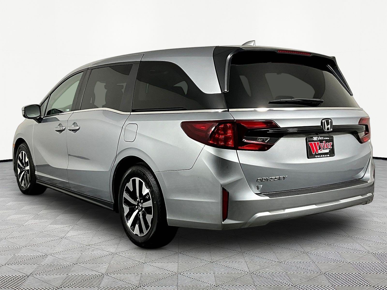 Used 2025 Honda Odyssey EX-L image 4